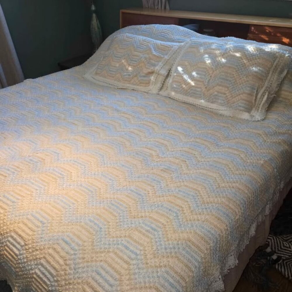 Vintage Portuguese 240x260 cm Chevron Tufted Acrylic Chenille Bedspread Set